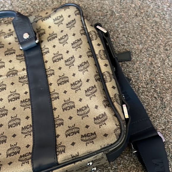 COPY - COPY - MCM MESSENGER BAG AUTHENTIC - Picture 6 of 9